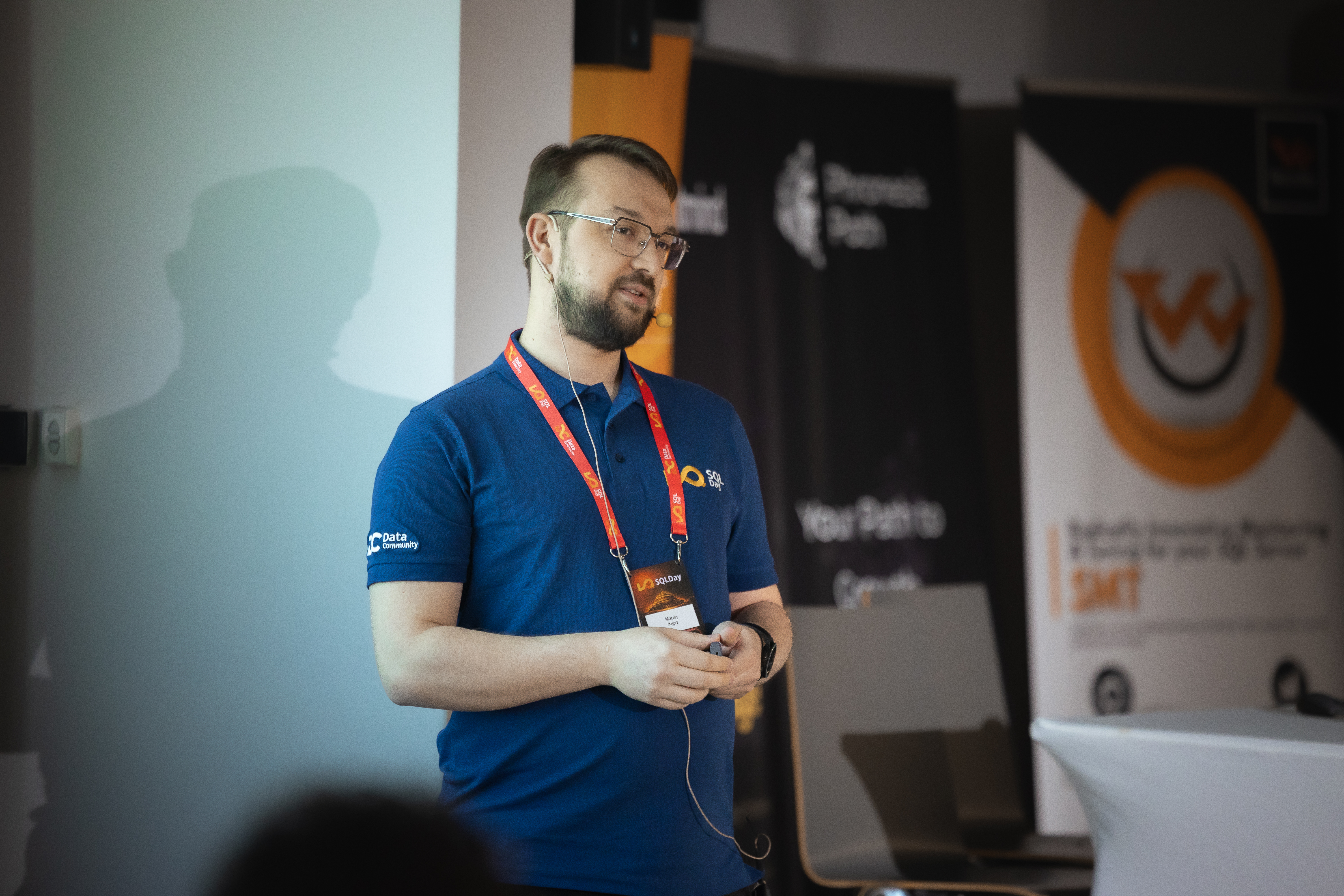 Maciej Kępa speaking at a conference